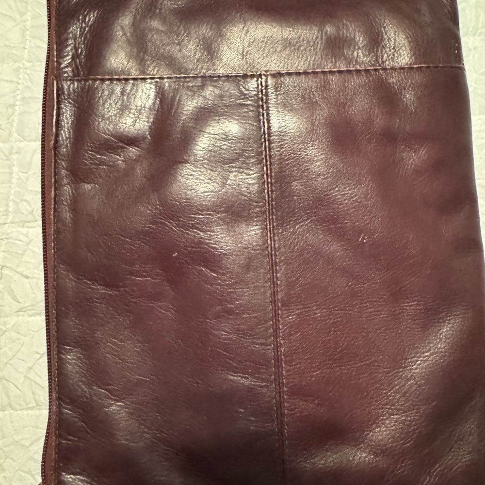 Genuine Leather. Very unique Brown Leather crossbody. So many compartments. - Picture 4 of 8